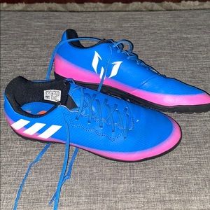 Messi Sz 6 Turf Soccer Sneakers